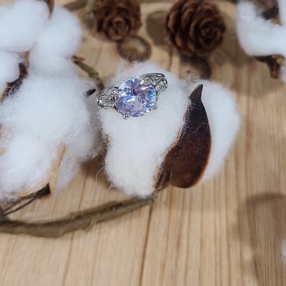 🩶🩶NEW🩶🩶 STUNNING!! Vintage 2.5kt Round CZ Ring in SILVER Plating - Picture 8 of 16